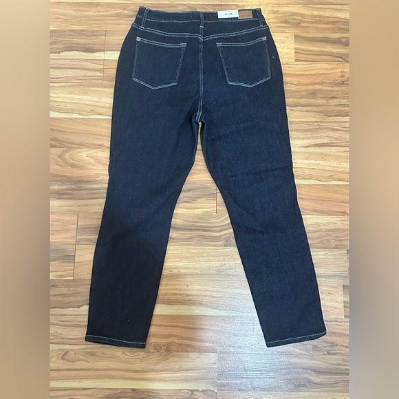 Judy Blue Woman’s High Waist Mom Jeans 13/31 - Picture 5 of 8